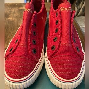 Like new Blowfish women’s casual slip on sneaker